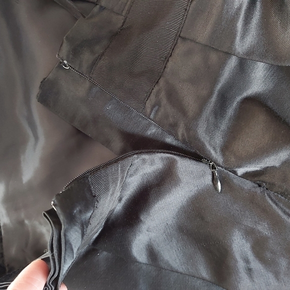 Club Monaco Pleated Tulip‎ Mini Skirt - Picture 4 of 7